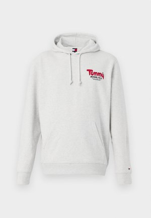 Grå hoodie med snoretræk, frontlomme og rød "Tommy Jeans, N.Y." logo. Blød tekstur og ribbede manchetter ved ærmer og bund.