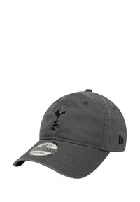 Grau Baumwoll-Baseballmütze mit gebogenem Schirm, mit einem gestickten Logo auf der Vorderseite, verstellbarem Hinterriemen und strukturiertem Stoff.
