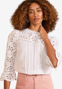 REGULAR FIT - BRODERIE 3/4 SLEEVE CREW NECK  - Bluza - white ecru