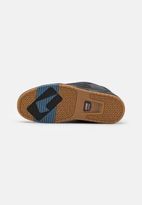 Globe SABRE - Sneakers basse - phantom/black/steel