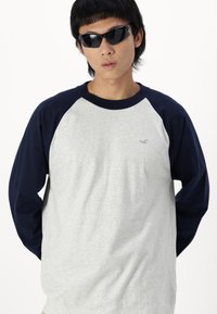 Hollister Co. BOXY - Majica z dolgimi rokavi - grey/navy