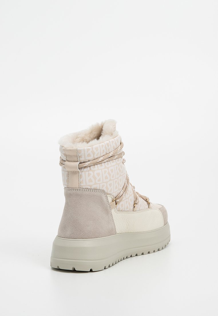 Beżowy wodoodporny boot z podszewką z sztucznego futra, teksturowanym zamszem i tkaniną w wzór, z ozdobnymi sznurówkami i grubą gumową podeszwą.