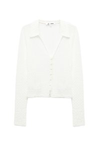Weißer strukturierter Cardigan mit langen Ärmeln, einem Reverskragen, sechs Knopfverschlüssen und zwei Vorderstaschen. Verkürzte Länge.