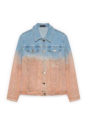 Veste en denim avec fermeture à bouton, poches poitrine à rabat et effet dip-dye passant du bleu en haut au pêche en bas.
