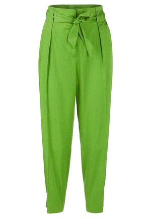 Pantalon vert vif taille haute avec une ceinture en tissu nouée, des plis à la taille et des jambes étroites en bas.