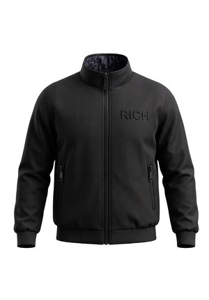 Giacca nera con cerniera, collo alto, polsini e orlo a coste, tasche laterali con cerniera e la scritta "RICH" in rilievo sul petto sinistro.