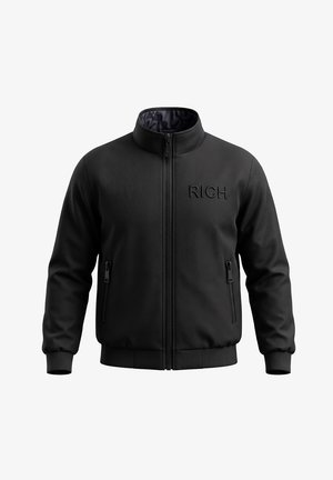 Giacca nera con cerniera, collo alto, polsini e orlo a coste, tasche laterali con cerniera e la scritta "RICH" in rilievo sul petto sinistro.