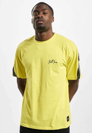 SIGNATURE  - T-shirts med print - yellow