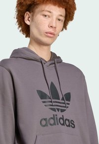adidas Originals TREFOIL - Mikina s kapucňou - grey strata