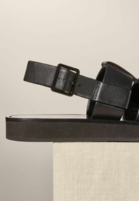 Next Szandálok - black