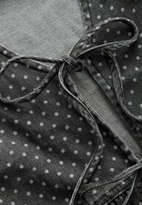 Next REGULAR FIT  FRONT SMOCK - Blůza - black polkadot