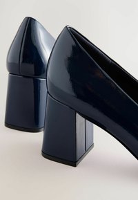 Next Klasiski papēži - dark blue