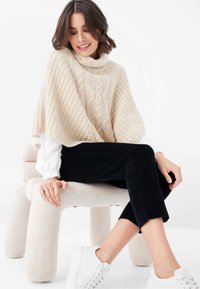BRAX STYLE MARA - Stoffhose - black