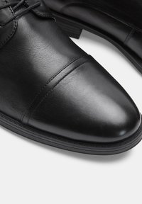 Bata Alkalmi fűzős cipők - nero