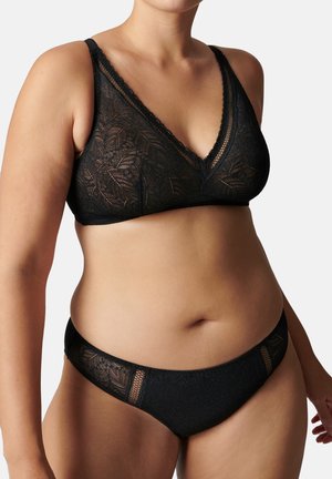 Zwart kant bralette en bijpassende slipjes met bloemenpatroon, V-hals ontwerp en geschulpte accenten voor een textuur uitstraling.