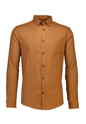 Camisa de manga larga en tejido marrón tierra con un acabado texturizado. Presenta un cuello de botón y botones oscuros en la parte delantera.