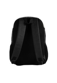 Zaino nero con esterno texture, spallacci imbottiti, pannello posteriore in rete e maniglia superiore per il trasporto. Design minimalista senza loghi visibili.