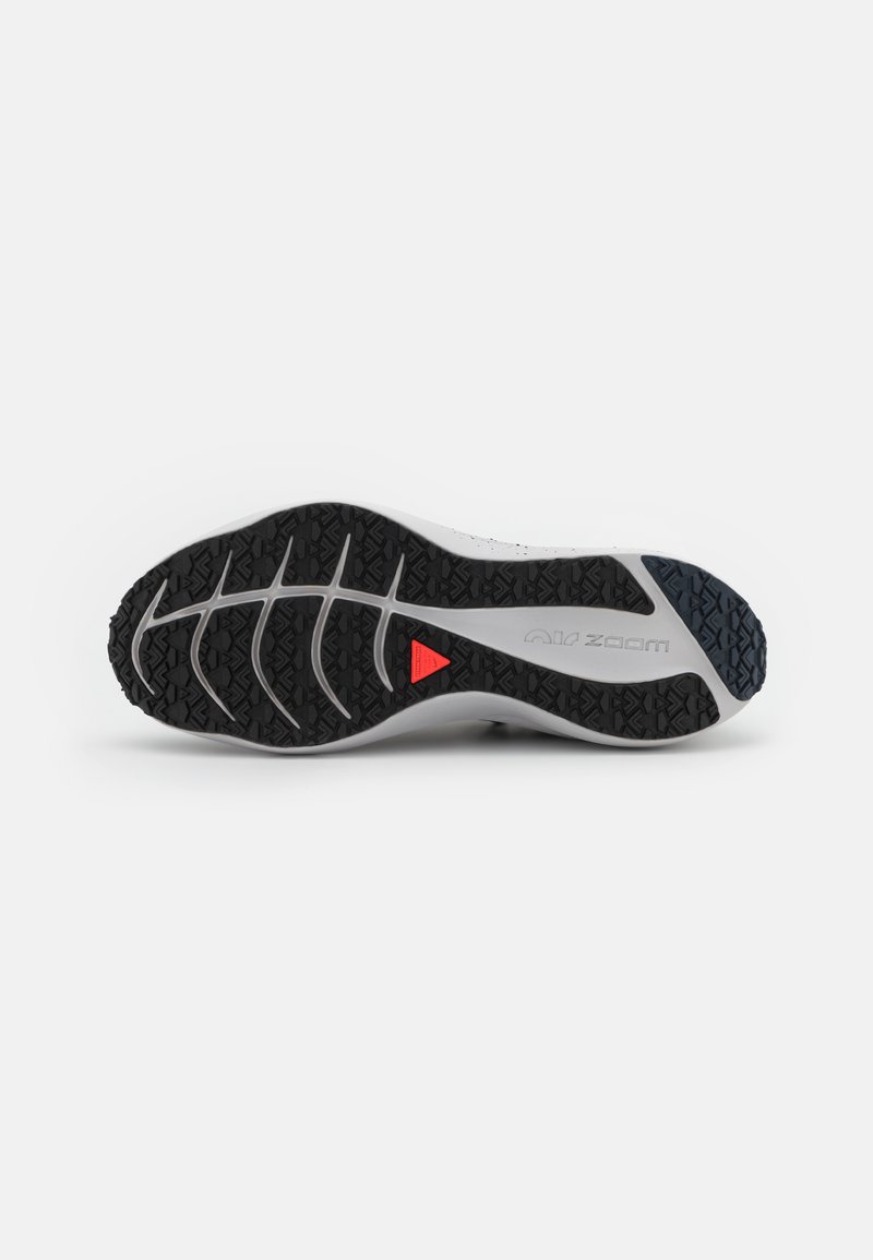 Herren Laufschuhe | Nike Performance ZOOM WINFLO 8 SHIELD Laufschuh Neutral black/iron grey/metallic silver/thunder blue/light s Herren Laufschuhe | Nike Performance ZOOM WINFLO 8 SHIELD Laufschuh Neutral black/iron grey/metallic silver/thunder blue/light s