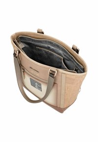 Beiger und brauner Tragetasche mit gemusterten Seiten, Frontreißverschlusstasche, zwei Griffen und offenem Hauptfach mit gemustertem grauem Innenfutter.