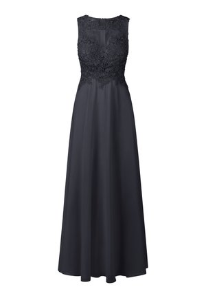 Lungo vestito da sera nero con design senza maniche, caratterizzato da dettagli in pizzo sul corpetto, tessuto morbido e gonna fluente.