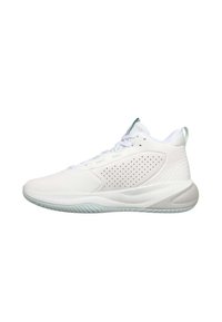 Zapatillas deportivas blancas con una parte superior lisa de material sintético, laterales perforados para transpirabilidad, cuello acolchado y suela de goma con agarre texturizado.