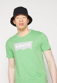 Levi's® GRAPHIC CREWNECK TEE - T-shirt estampada - peppermint
