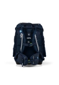 Sac à dos ergonomique bleu marine avec motif étoilé, sangles rembourrées ajustables, accents réfléchissants et poches latérales doubles. Comprend un soutien dorsal 3D.