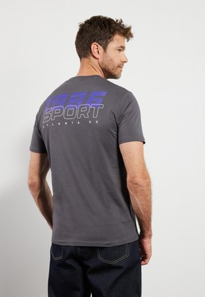 T-shirts med print - forged iron