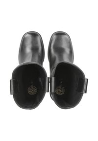 Botas de cuero negro con un acabado suave, punteras redondeadas y dos adornos de hebilla en los puños. El interior presenta un logotipo circular.
