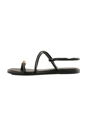 Sandali piatti neri con design minimalista, dotati di suola liscia, cinturini sottili e un'accoppiamento metallico circolare sulla punta.