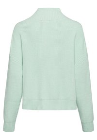 Mintgrüner Strickpullover mit hohem Kragen, weitem Ärmeln und gerippten Bündchen und Saum, der ein strukturiertes Muster aufweist.