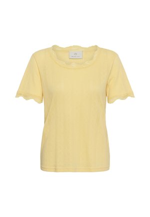 Pehmeä keltainen lyhythihainen neulepaita, jossa on hienovaraiset pystykoristeet sekä aaltoilevat reunat kaula-aukossa ja hihoissa.