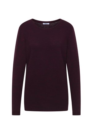 Pull-over en bourgogne à manches longues avec un col rond, présentant une texture côtelée et des variations de couleur subtiles, affichant une coupe décontractée.