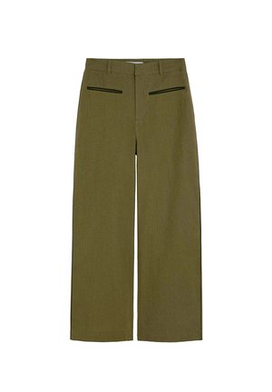 Pantalones de pierna ancha en verde oliva con trabillas para cinturón y dos bolsillos horizontales de abertura en la cintura frontal.