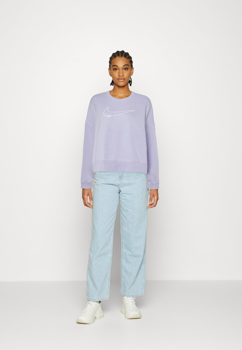 Damen Sweatshirts | Nike Sportswear TREND CREW Sweatshirt purple dawn/flieder - OL49314 Damen Sweatshirts | Nike Sportswear TREND CREW Sweatshirt purple dawn/flieder - OL49314