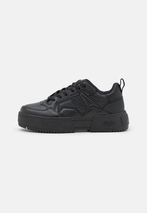 Trainers - black