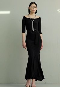 Norma Kamali OFF SHOULDER FISHTAIL GOWN - Sukienka z dżerseju