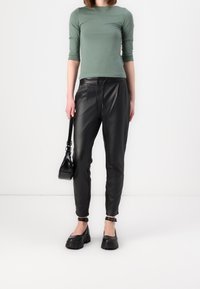 Vero Moda Pitkähihainen paita - green