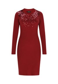 Abito a maglia rosso a coste con lunghezza al ginocchio, maniche lunghe e paillettes rosa che decorano densamente la zona superiore del petto.