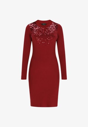 Rotes, geripptes Strickkleid bis zum Knie mit langen Ärmeln und dicht mit pinken Pailletten dekoriert im oberen Brustbereich.