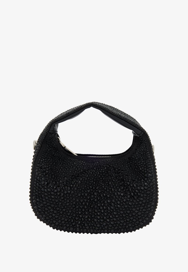 Czarna torebka o teksturowej powierzchni, ozdobiona ćwiekami, w zaokrąglonym kształcie, z podwójnymi uchwytami i srebrnym okuciem. Zamek błyskawiczny na górze.