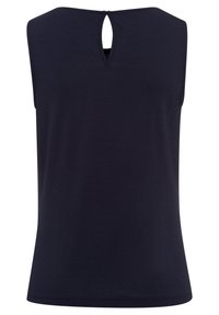 Top sin mangas azul marino con detalle en la espalda tipo ojal, confeccionado en una tela suave y liscia. Presenta un cuello redondeado y un corte relajado.