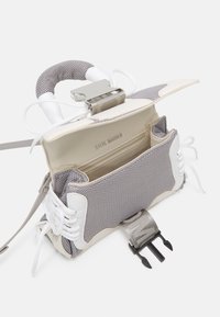 Steve Madden BDIEGO - Rankinė - grey