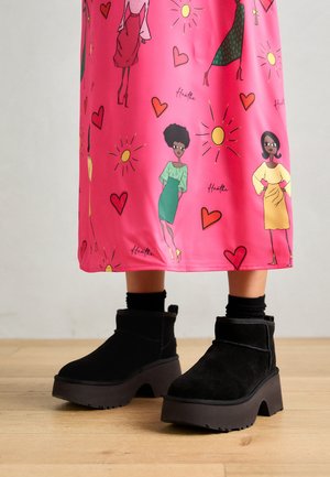 CLASSIC ULTRA MINI - Ankle Boot - black