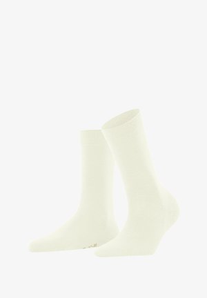Chaussettes en coton blanches avec une texture lisse, longueur mi-mollet, et renfort aux orteils et au talon. Pas de motifs ni de logos visibles.