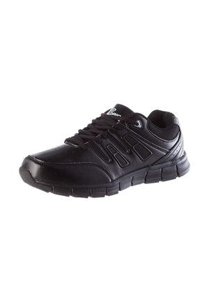 Zapatilla deportiva negra con diseño de cordones, suela texturizada y collar acolchado, mostrada en una vista lateral angular sobre un fondo blanco.