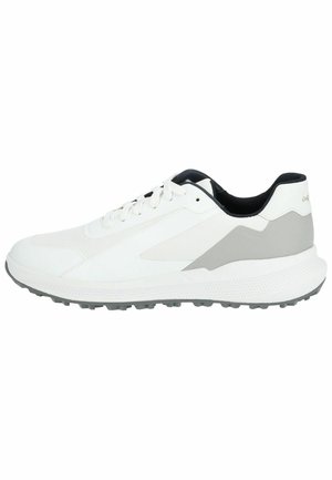 Zapatilla deportiva blanca con parte superior de malla texturizada y cuero, acentos grises en los lados y una suela de goma flexible con surcos de tracción.