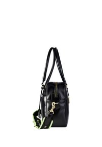 Schwarze Lederhandtasche mit goldfarbenem Reißverschluss und Beschlägen, zwei Schulterriemen und einem abnehmbaren schwarzen und grünen Stoff-Schulterriemen.