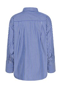 Blå og hvid stribet skjorte med rygpanel, lange ærmer med knapmanchetter og en afslappet pasform. Lavet af letvægtsstof.