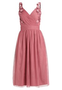 Vaaleanpunainen A-linjainen mekko ohuilla olkaimilla, jossa on kukkakoristeita, laskostettu yläosa ja kerroksellinen tyllihelma. Yksinkertainen ja sulava pinta.